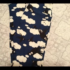 Lularoe OS Halloween leggings.